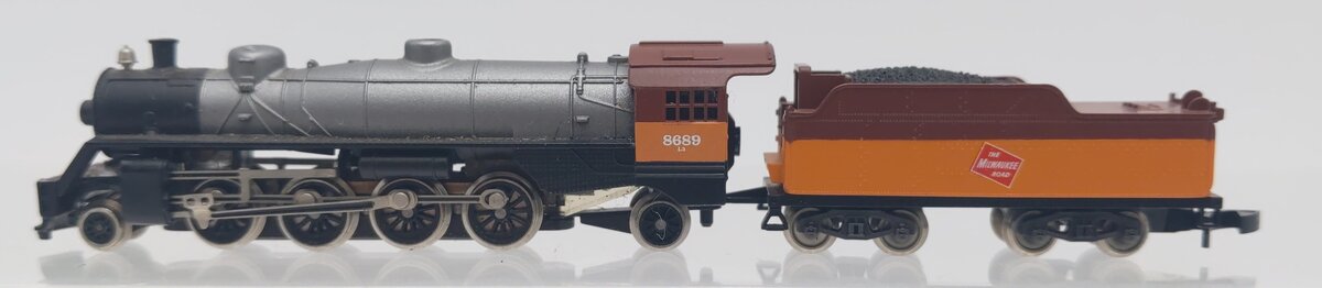 Marklin 8139 Z Scale Milwaukee Road 2-8-2 Steam Locomotive & Tender #8689 EX