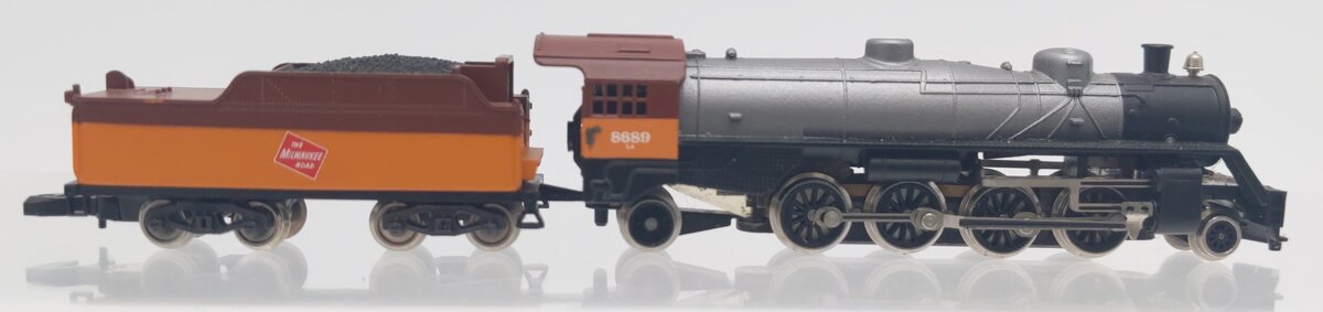 Marklin 8139 Z Scale Milwaukee Road 2-8-2 Steam Locomotive & Tender #8689 EX