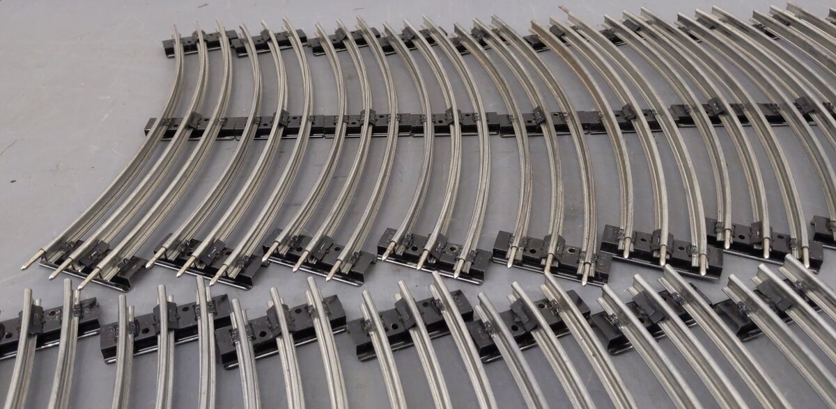 Lionel 6-65501 O Gauge Tubular 31" Diameter Curved Track (32) EX