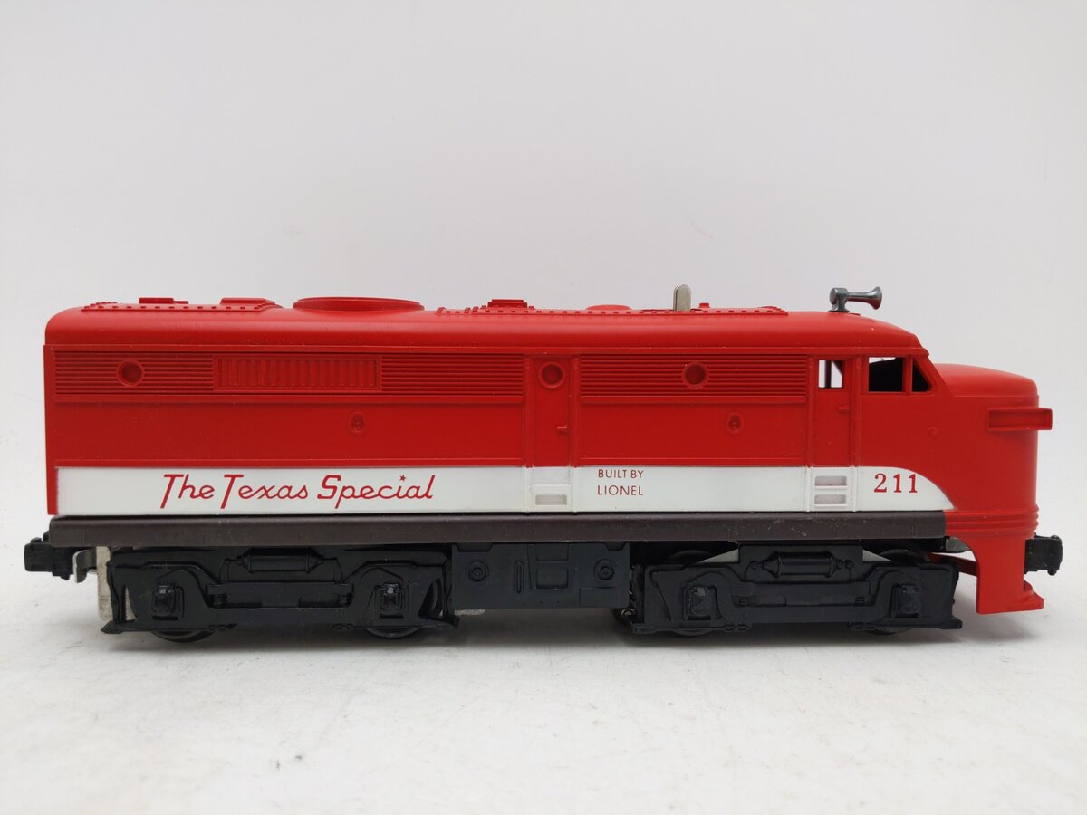 Lionel 211 Vintage O Gauge Texas Special Powered Diesel Locomotive VG/Box