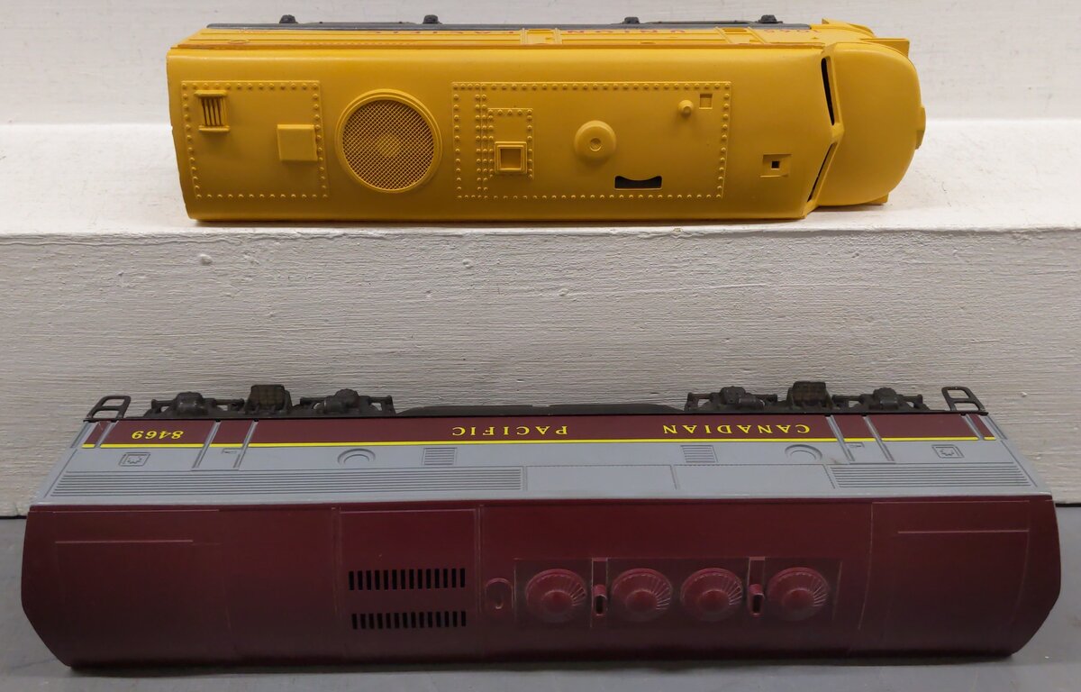 Lionel O Gauge Assorted Diesel Locomotives- 1065, 8469[2] VG
