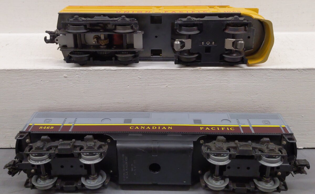 Lionel O Gauge Assorted Diesel Locomotives- 1065, 8469[2] VG