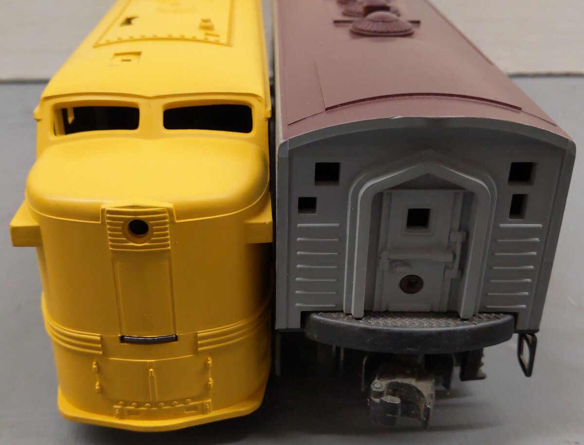 Lionel O Gauge Assorted Diesel Locomotives- 1065, 8469[2] VG
