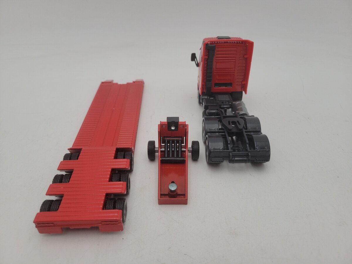 Joal 332 1:50 Scale Red Diecast Volvo FH16 Globetrotter XL Truck & Trailer EX/Box