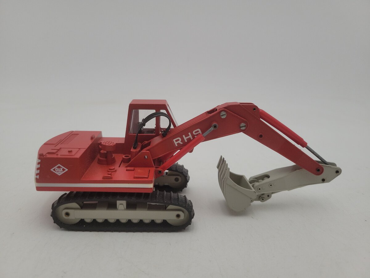 Conrad 2770.1 1:50 Scale Red / Gray O&K RH 9 Crawler Excavator Die Cast Metal EX/Box
