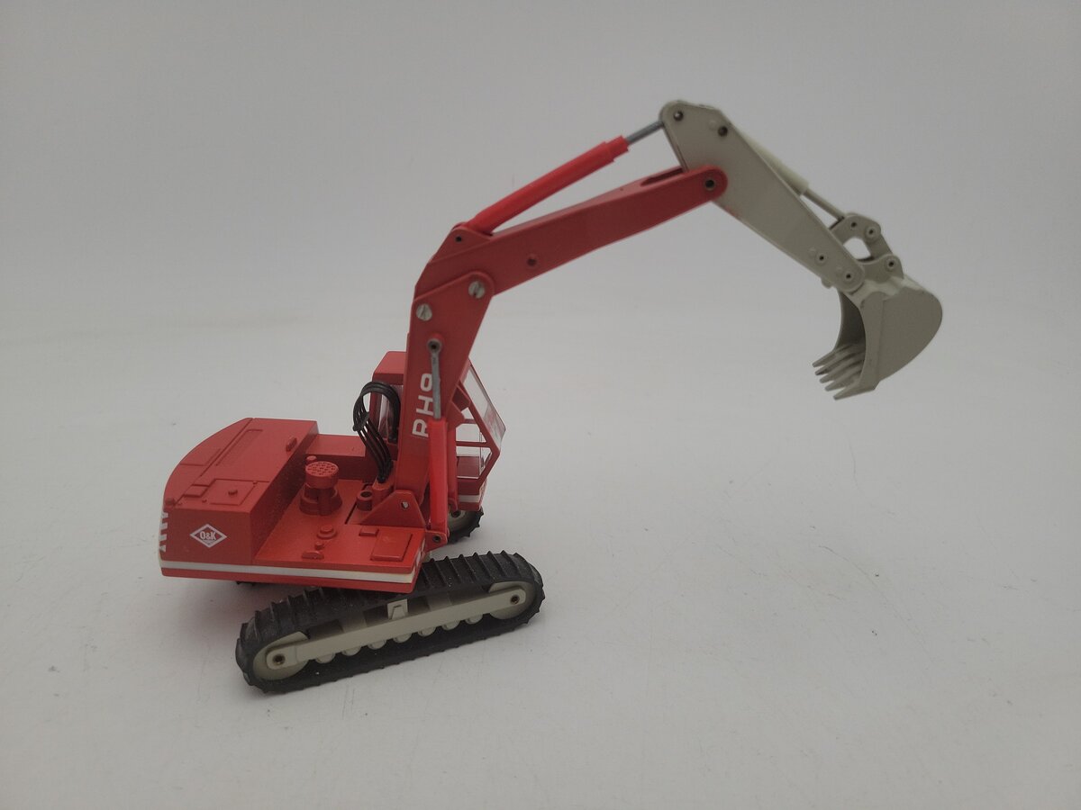 Conrad 2770.1 1:50 Scale Red / Gray O&K RH 9 Crawler Excavator Die Cast Metal EX/Box