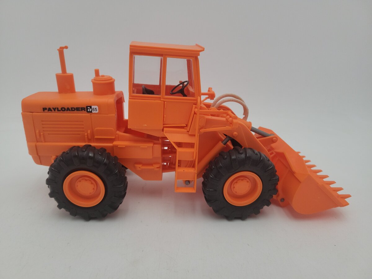 Preiser 5206 G International Harvester Payloader H-65C Type Front Loader Tractor EX/Box