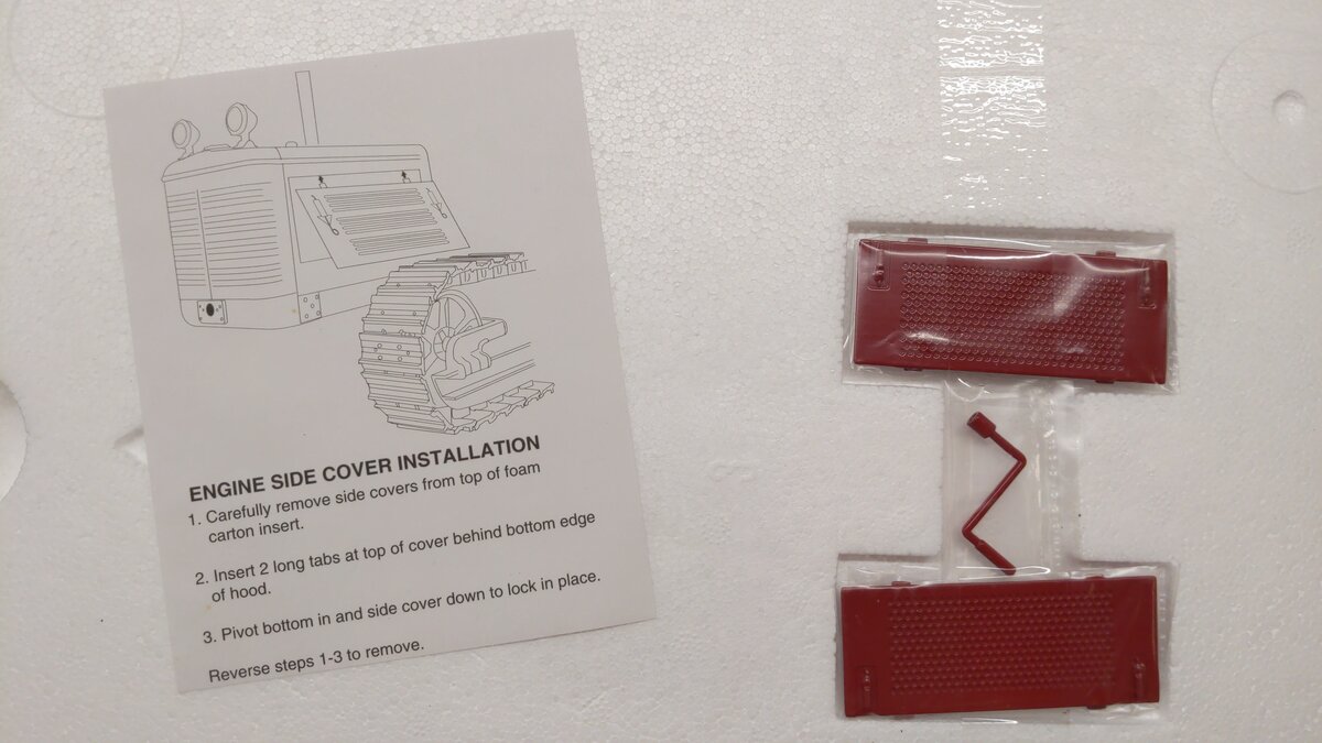 SpecCast ZJD156 1:16 Scale Red International Harvester TD-14 Crawler w/Blade LN/Box