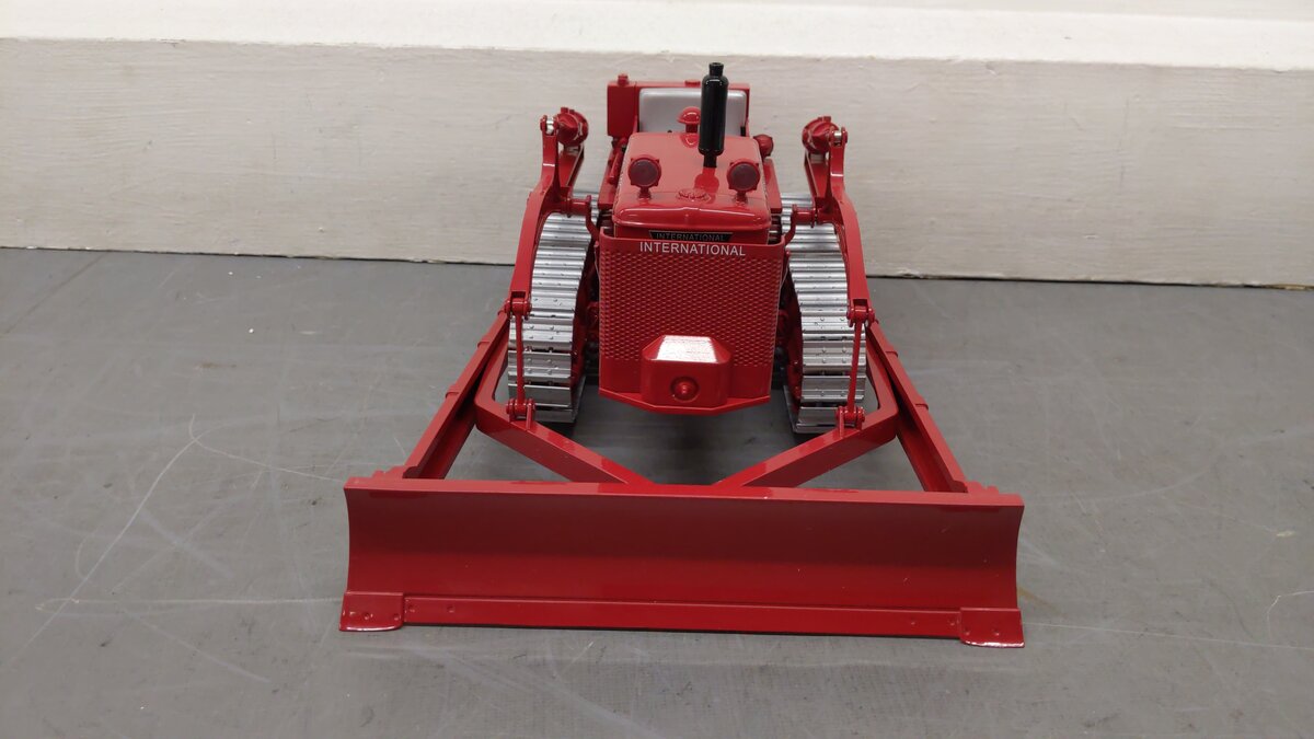 SpecCast ZJD156 1:16 Scale Red International Harvester TD-14 Crawler w/Blade LN/Box