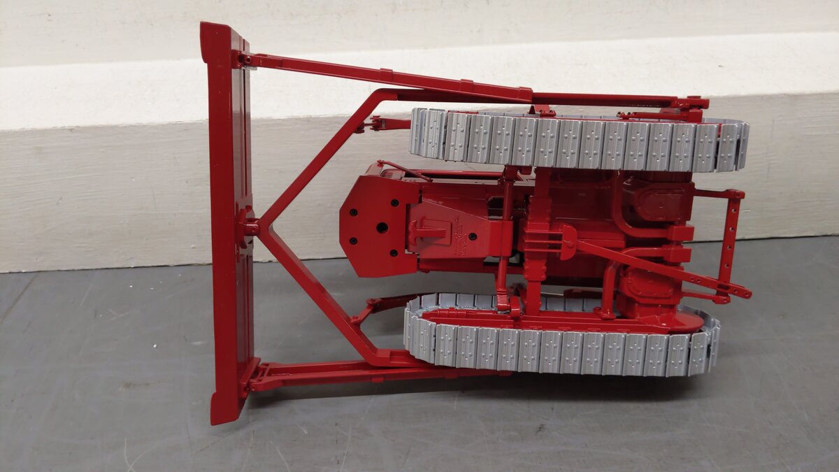 SpecCast ZJD156 1:16 Scale Red International Harvester TD-14 Crawler w/Blade LN/Box