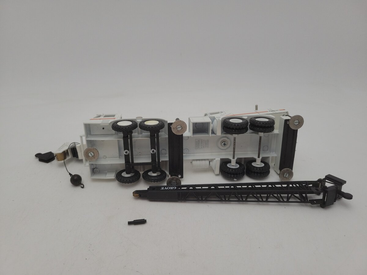 NZG 380 1:50 Scale White Die-Cast Grove Worldwide TM9120 Hydraulic Crane EX/Box