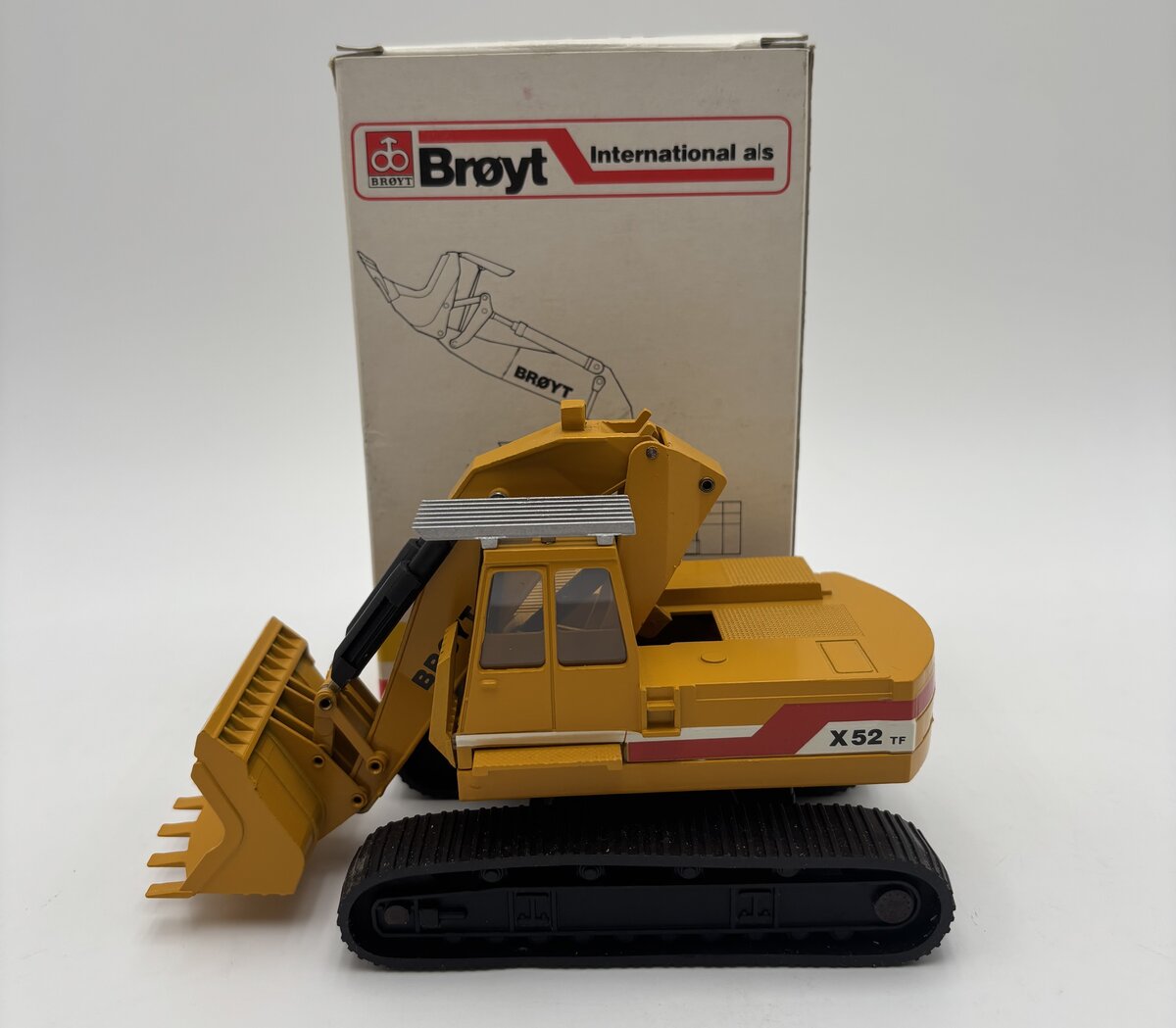 NZG 330 1:50 Broyt International X52TF Tracked Excavator LN/Box