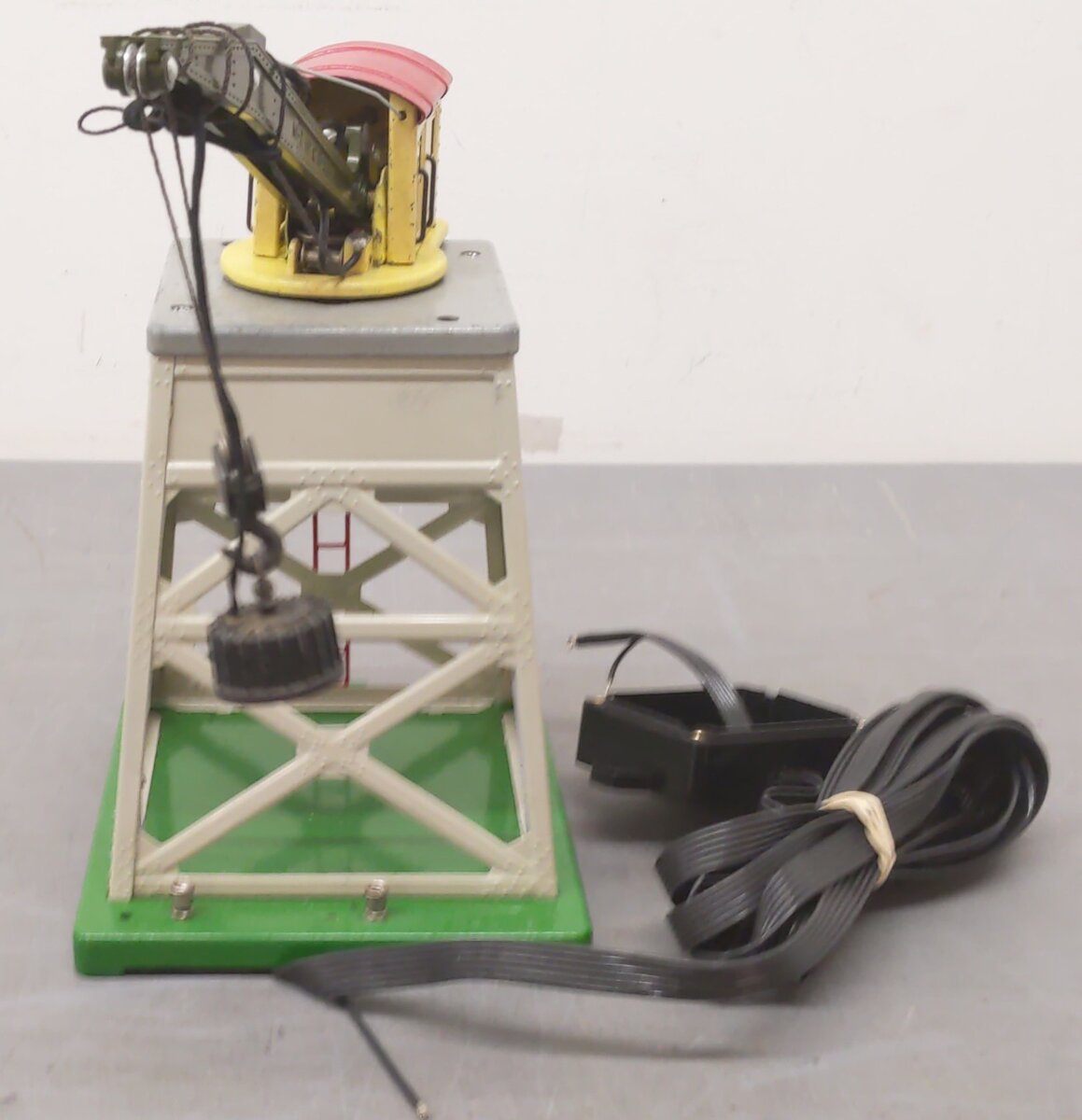 Lionel 165 Vintage O Gauge Custom Operating Gantry Crane with Electromagnet