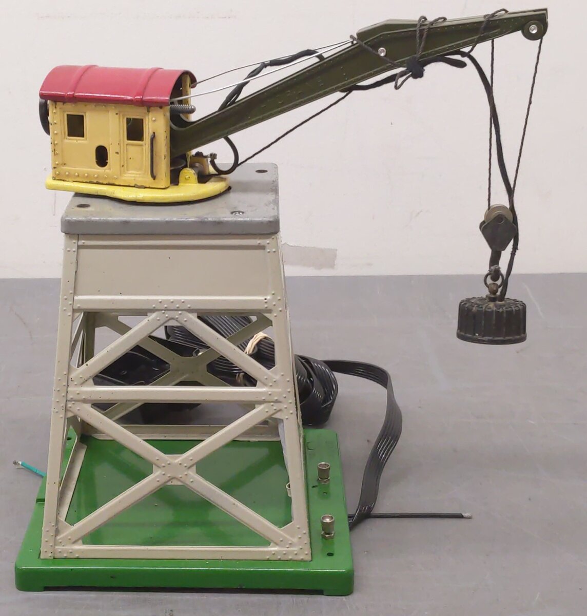 Lionel 165 Vintage O Gauge Custom Operating Gantry Crane with Electromagnet