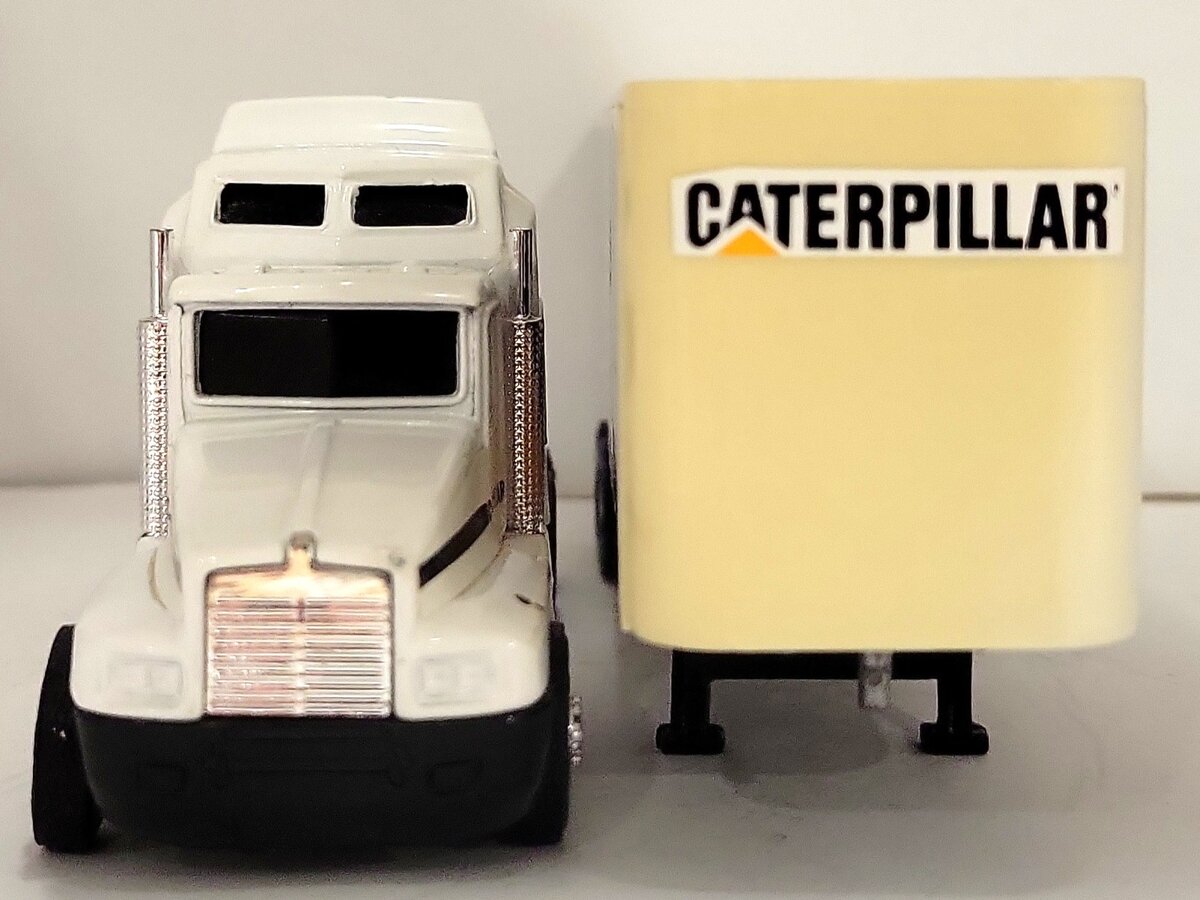 Ertl 9138 CAT Kenworth T600A Tractor & Trailer EX/Box