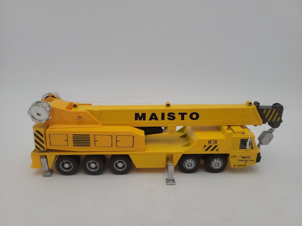 Maisto 21049 1:50 Scale Motorized Yellow Powerline Crane Truck Diecast Metal EX/Box