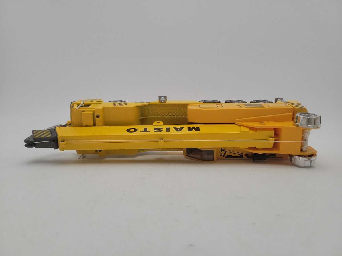 Maisto 21049 1:50 Scale Motorized Yellow Powerline Crane Truck Diecast Metal EX/Box