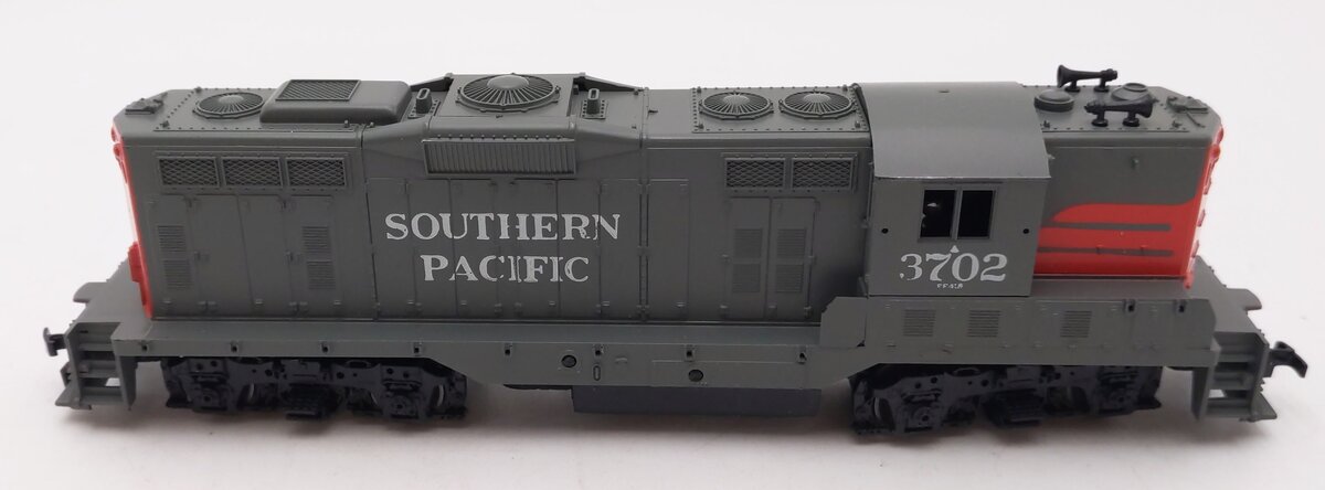 Athearn 3153 HO Scale Southern Pacific GP-9 Powered Diesel Locomotive #3702 VG/Box