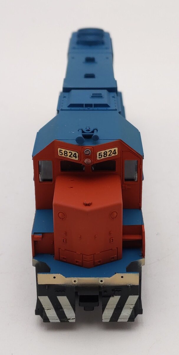 Athearn 4612 HO Scale FEC GP38-2 Powered Diesel Locomotive EX