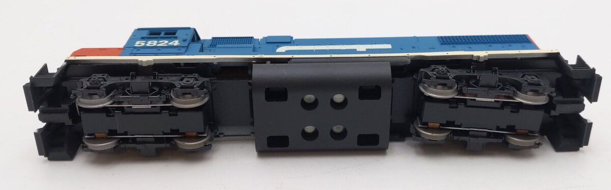 Athearn 4612 HO Scale FEC GP38-2 Powered Diesel Locomotive EX