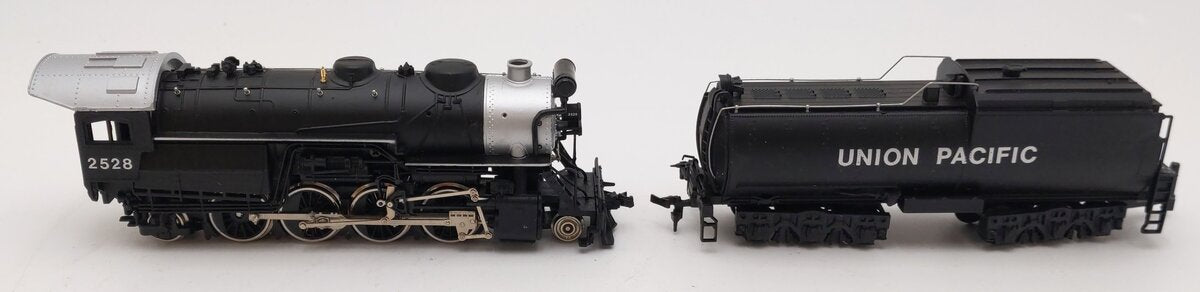 Bachmann 41-545-01 HO Union Pacific Mikado 2-8-2 Loco w/ Vanderbilt Tender #2528 VG/Box