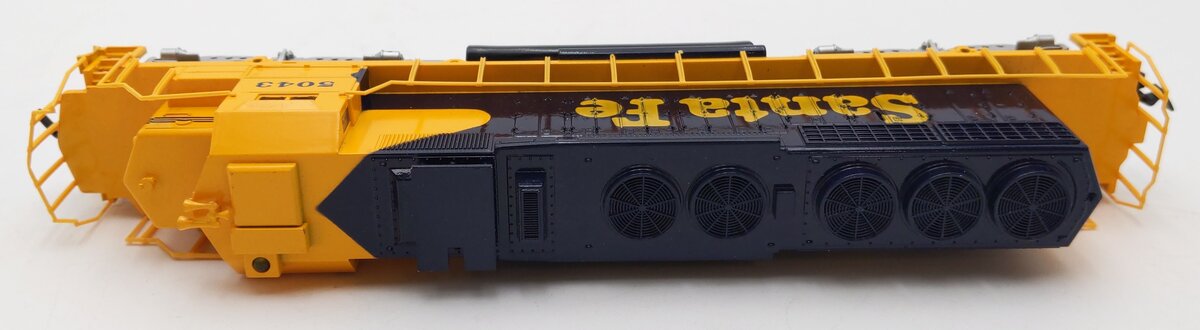 Bachmann 41-670-02 HO Scale Santa Fe SD40-2 Diesel Locomotive #5043 EX/Box