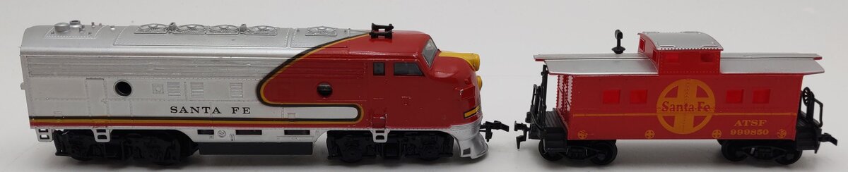 Life Like HO Scale Santa Fe Deluxe Diesel Locomotive & Caboose (Set of 2) EX/Box