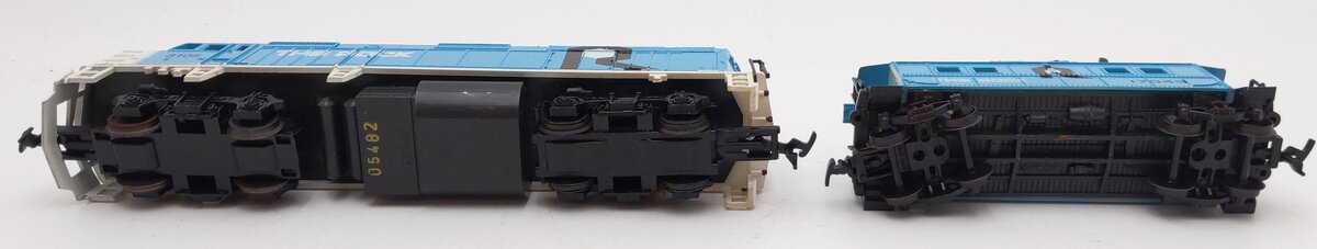 Life Like HO Scale The Rock Deluxe Diesel & Caboose #3105, #17043 (Set of 2) EX/Box