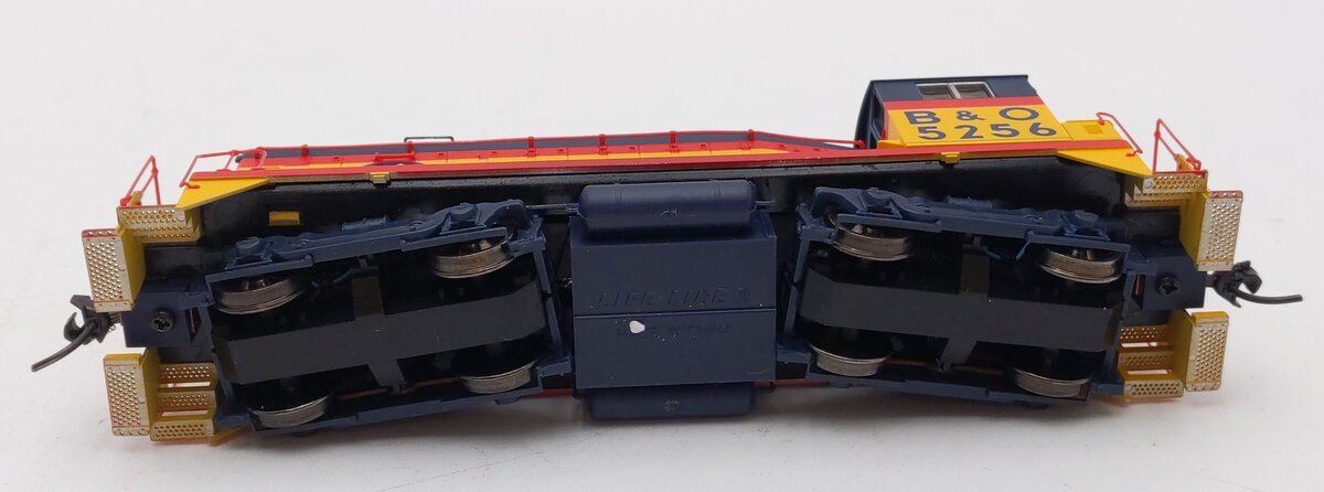 Proto 2000 8815 HO B&O Chessie SW9/1200 Diesel Locomotive #5256 EX/Box
