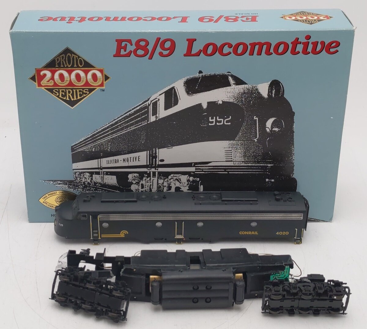 Proto 2000 8015 HO Scale Conrail E8/9 Powered Diesel Locomotive #4020/Box