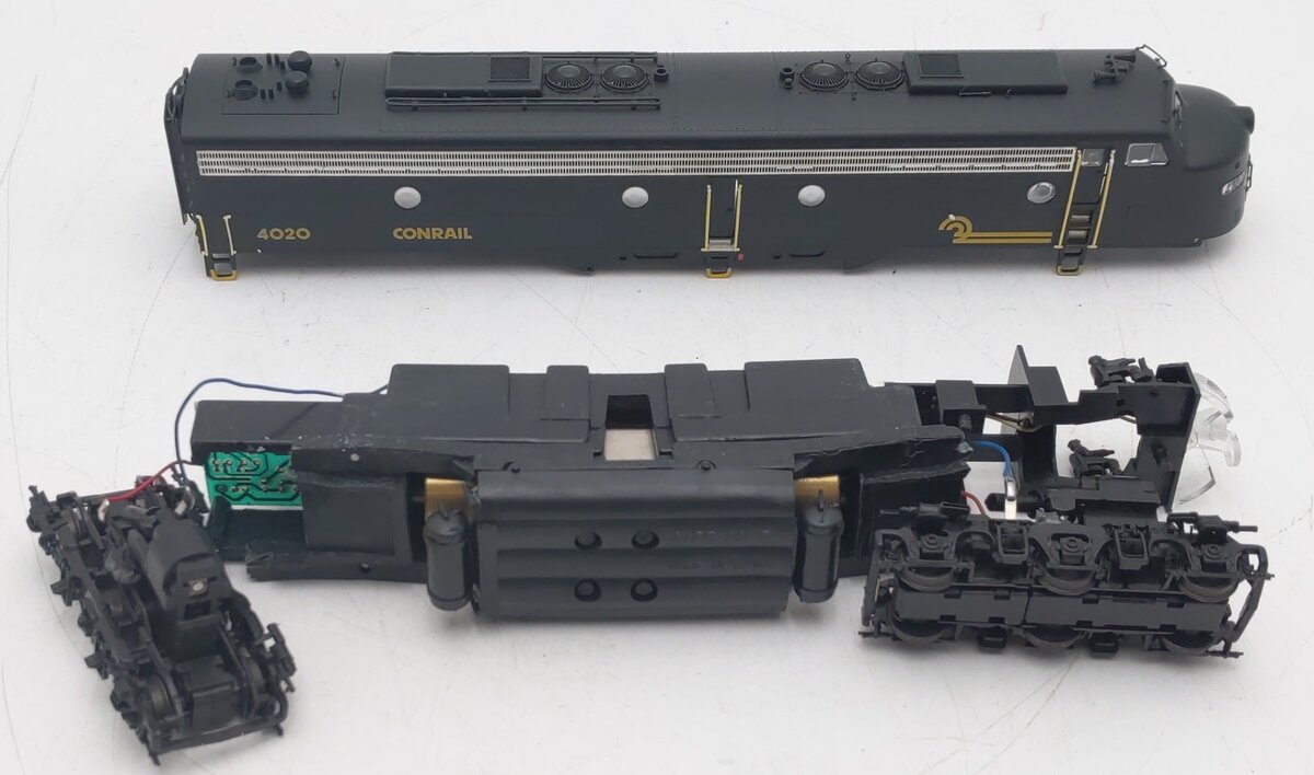 Proto 2000 8015 HO Scale Conrail E8/9 Powered Diesel Locomotive #4020/Box
