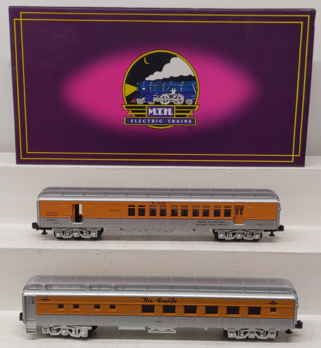 MTH 20-4103 O Rio Grande 70' Madison Combine/Diner Passenger Car Set (Set of 2) EX/Box