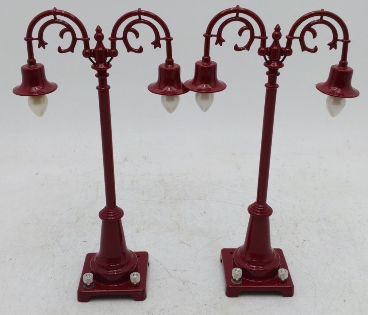 MTH 20-1019 O No.54 Maroon Lamp Post Set EX/Box
