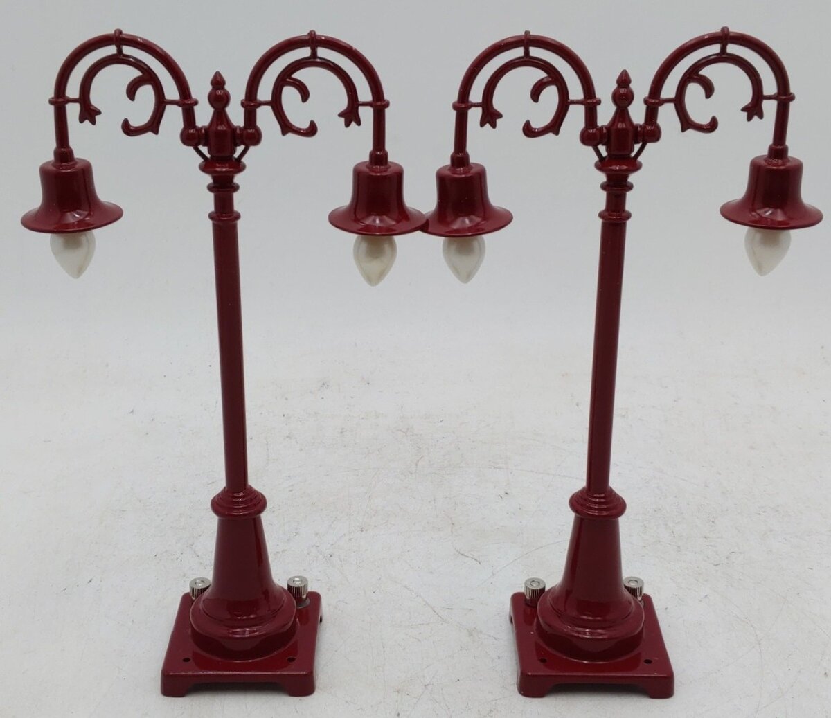 MTH 20-1019 O No.54 Maroon Lamp Post Set EX/Box