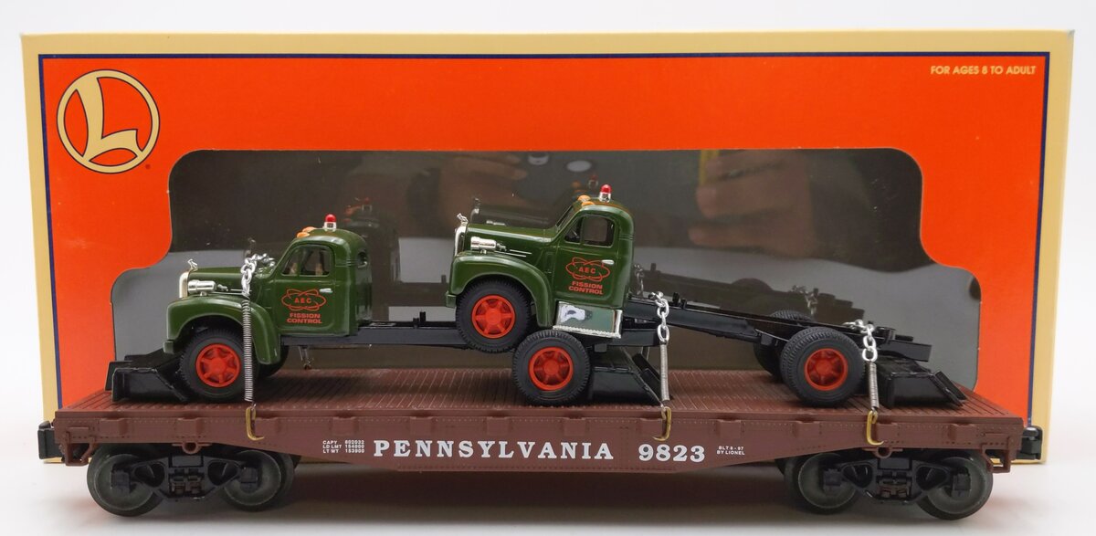 Lionel 6-17518 O Gauge Pennsylvania Flatcar with 2 Corgi Mack AEC Trucks #9823 EX/Box
