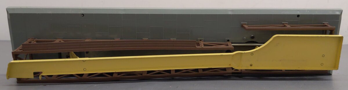 Lionel 362 Vintage O Operating Barrel Loader Ramp- No Car VG/Box