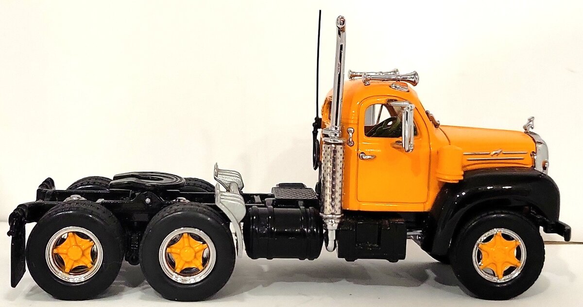 Dinky 35214-9996 1956 Mack B-61 Truck LN