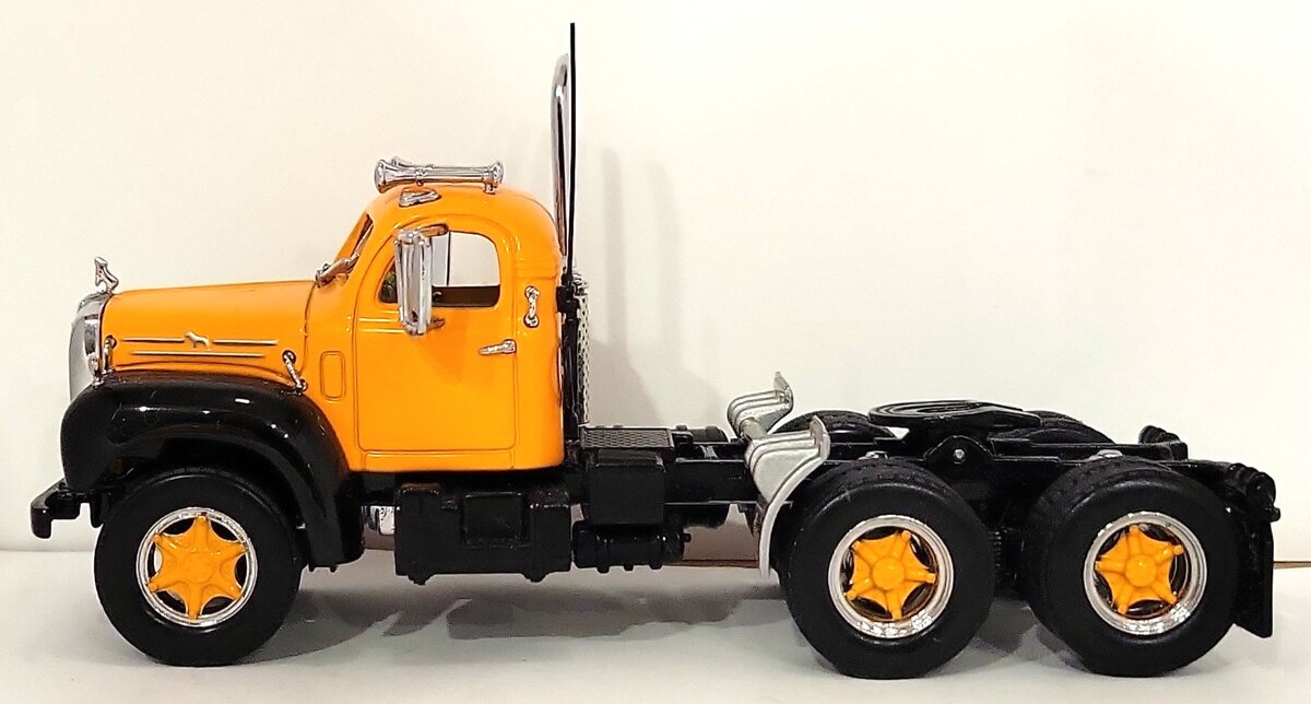 Dinky 35214-9996 1956 Mack B-61 Truck LN