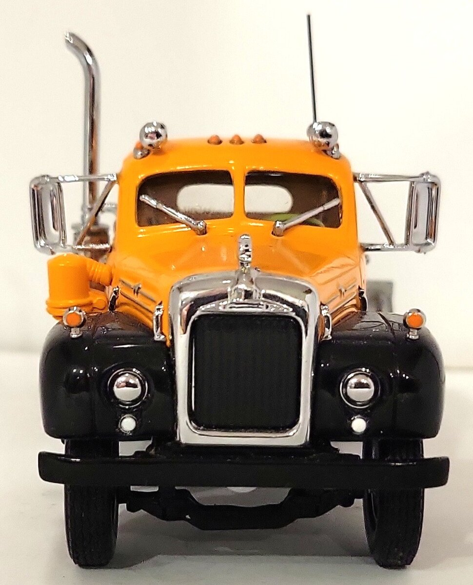 Dinky 35214-9996 1956 Mack B-61 Truck LN