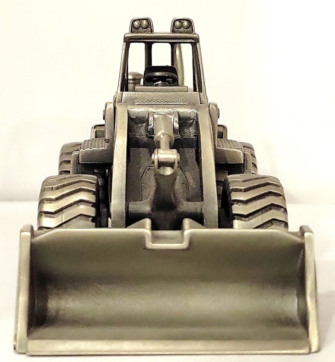 Artisans Guild 1:64 Scale Pewter International-Hough 560B PAY Loader LN