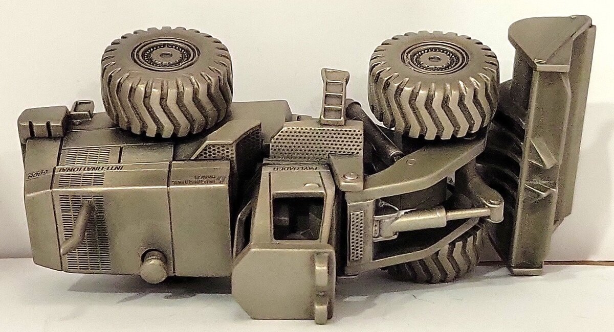 Artisans Guild 1:64 Scale Pewter International-Hough 560B PAY Loader LN