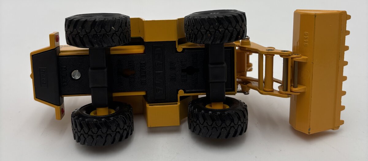 Gama 1:44 Ahlmann AS 12 swivel wheel loader LN/Box