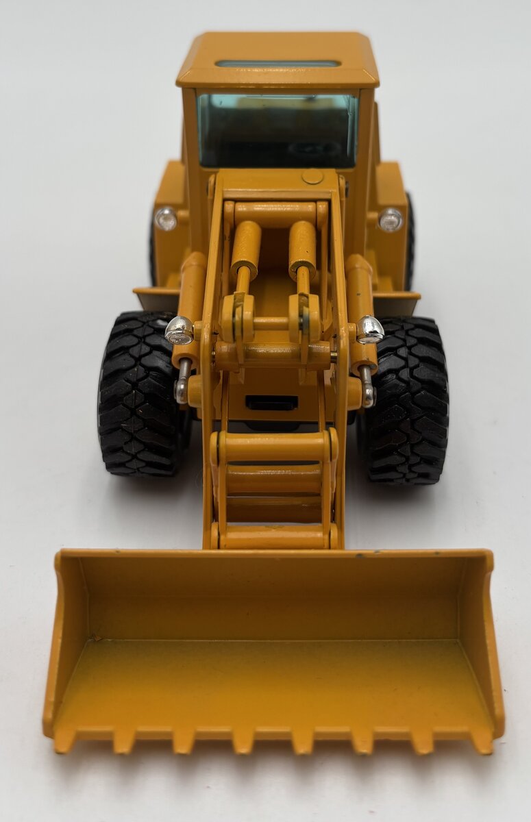 Gama 1:44 Ahlmann AS 12 swivel wheel loader LN/Box