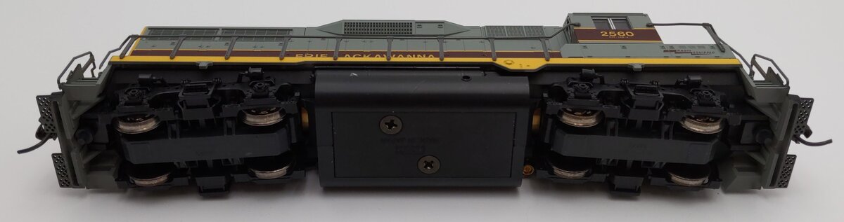 Kato 37-04C HO Scale Erie Lackawanna GP-35 Diesel Locomotive #2560 LN/Box
