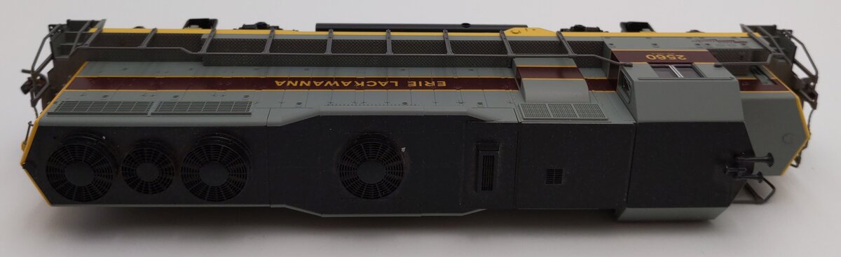 Kato 37-04C HO Scale Erie Lackawanna GP-35 Diesel Locomotive #2560 LN/Box