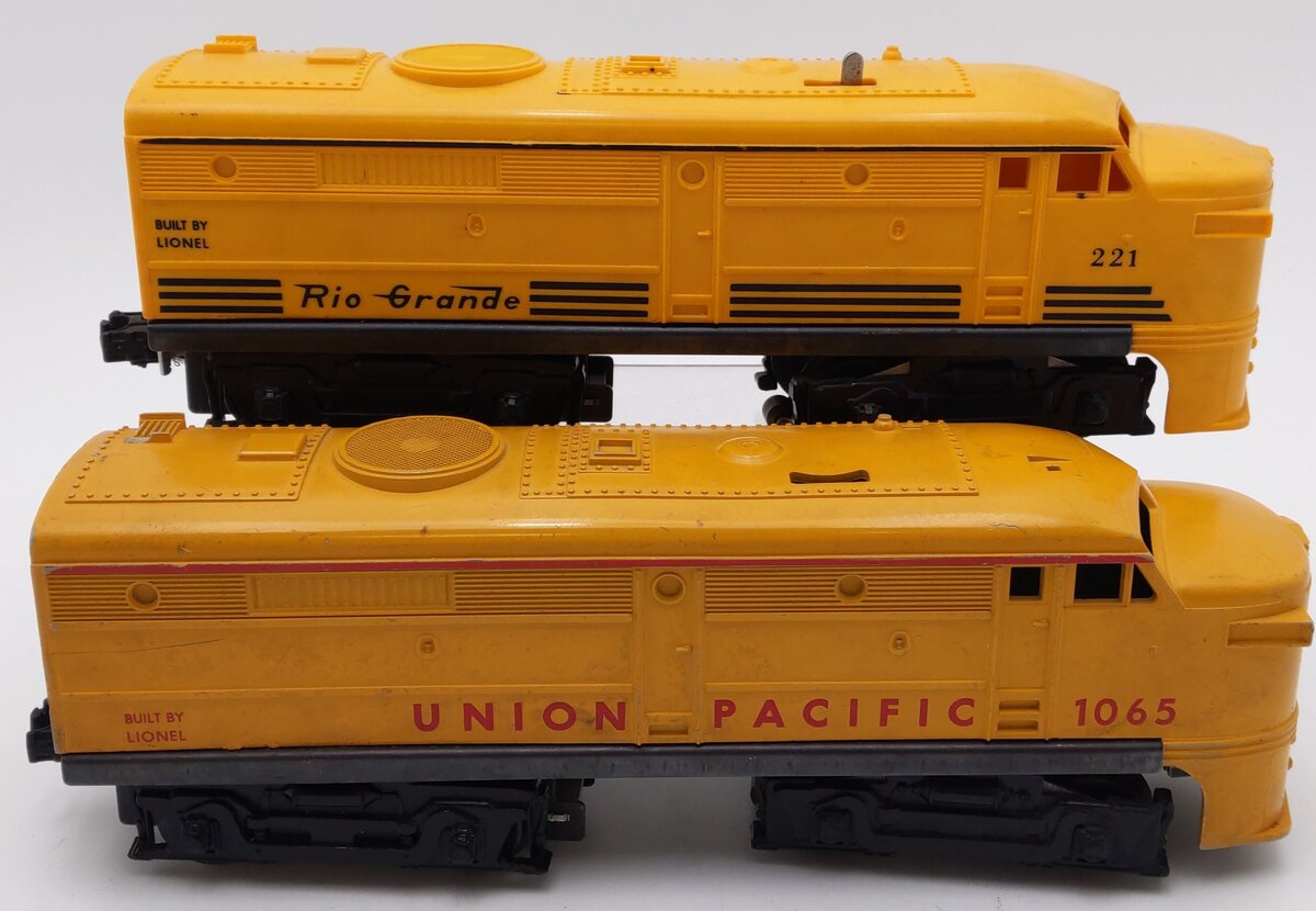 Lionel Vintage O Diesel Locomotives 221, 1065 [2]