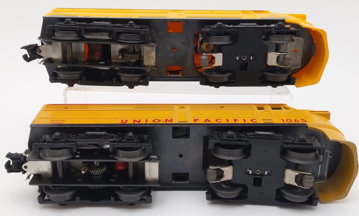 Lionel Vintage O Diesel Locomotives 221, 1065 [2]