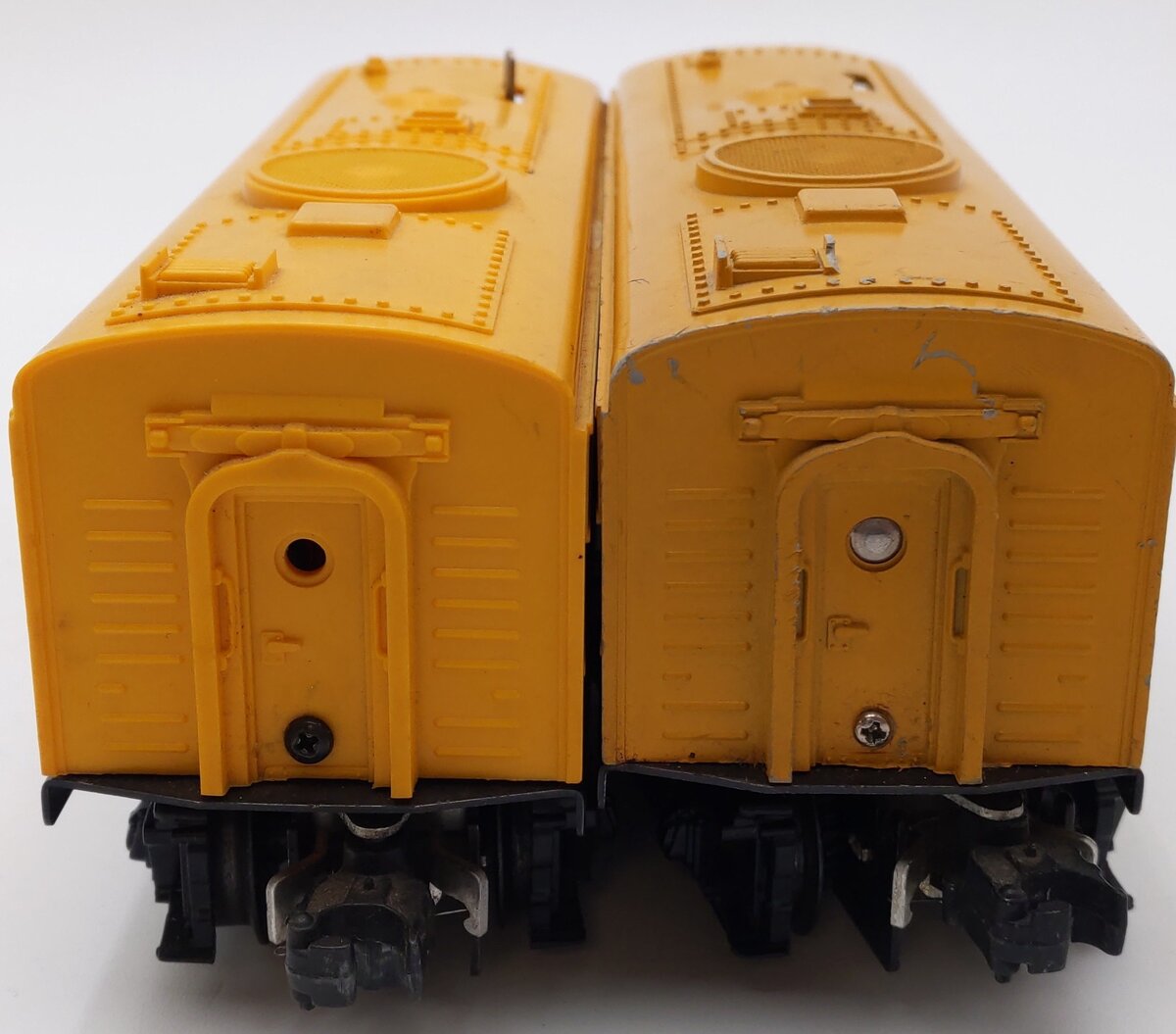 Lionel Vintage O Diesel Locomotives 221, 1065 [2]
