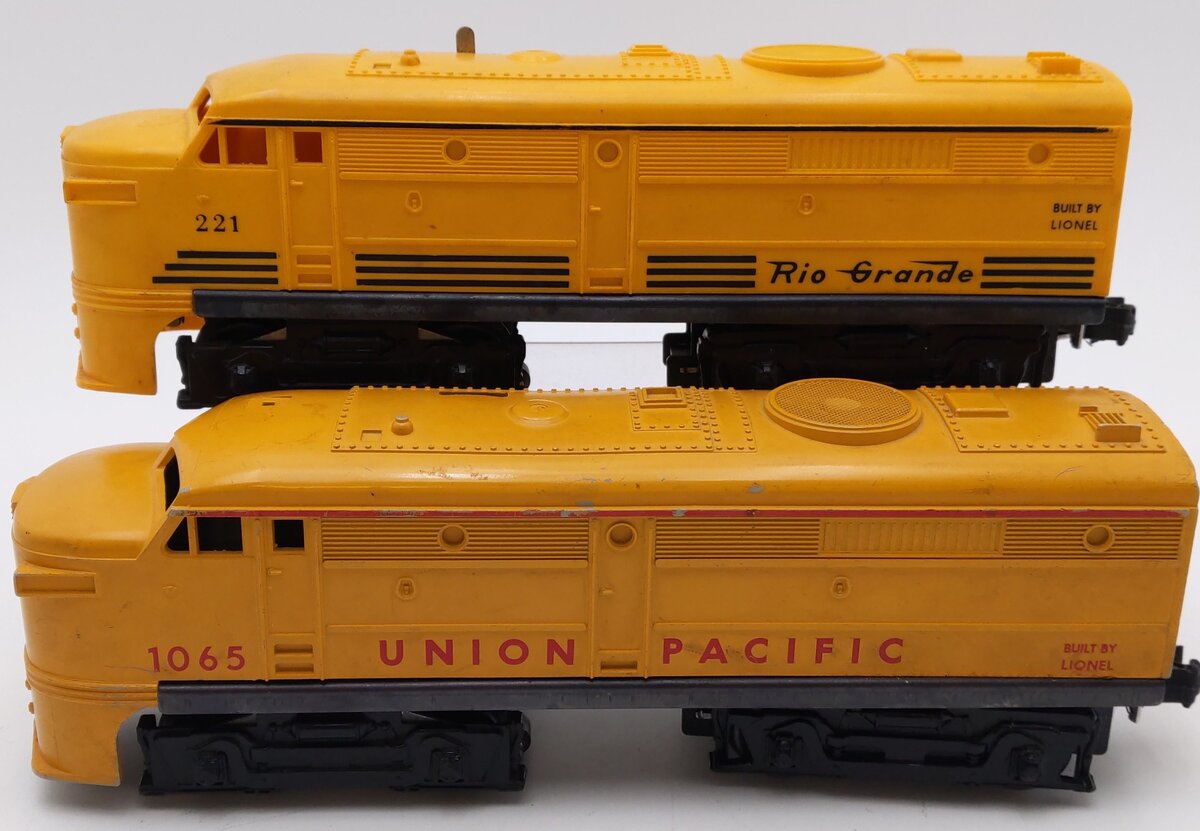 Lionel Vintage O Diesel Locomotives 221, 1065 [2]