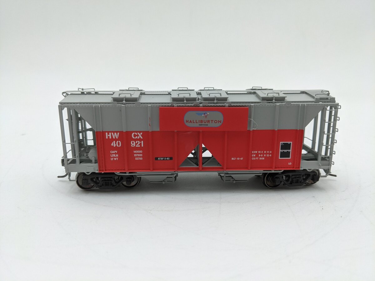InterMountain 48637-06 HO Scale Halliburton 2-Bay Covered Hopper #40921 EX/Box